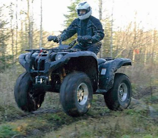 Tässä näkyy selvästi hyöty, jonka huippuvaimentimet antavat maastoajossa.  ã