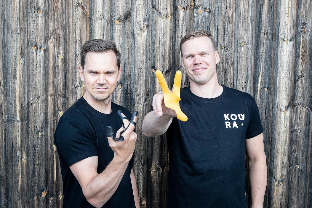 Vesa Korjus ja Matti Rautkivi saivat Potturin kehittämisestä arvokasta oppia Koura-tarttumasuojan suunnitteluun.