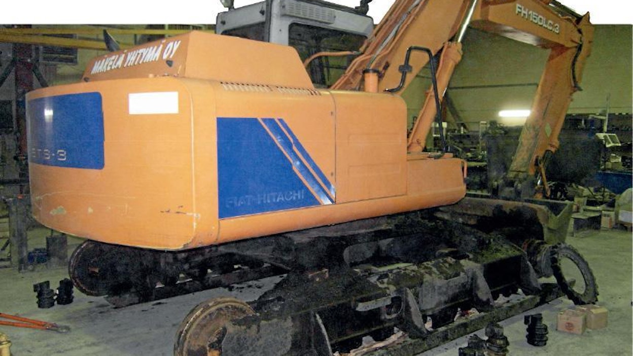 Häggblomilla oli Kokkolassa työn alla Fiat-Hitachi-telaston peruskunnostus. Perusketjut uusittiin ja uudet vetorattaat sekä kuluneet ylä- ja alarullat vaihdettiin.