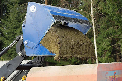 Kauhalla saa noin 600–900 kg paloja, riippuen rehun kosteudesta. 8 tn kuormaimella osoittautui kuitenkin tehokkaammaksi ottaa hieman vajaita, noin 500–700 kg kauhallisia, sillä rehuun työntyminen vaikeutuu, mitä syvemmälle mennään.