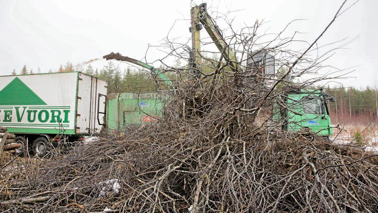 Metsähakkeen käyttö väheni viime vuonna viisi prosenttia, kertoo Luonnonvarakeskus (Luke).