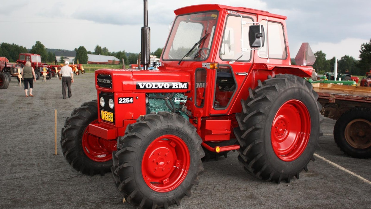 Volvo-BM 2254 -traktoria valmistettiin vuosina 1979–81, Eskilstunassa, Ruotsissa. Traktoria on valmistettu yhteensä 865 kpl.