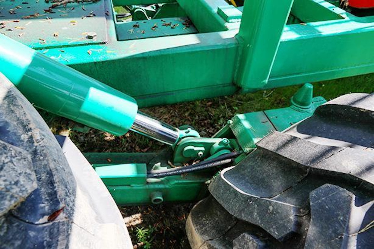 S20:ssä telojen apupyörät ovat hydraulisesti nostettavissa ja telat myös kiristyvät apupyörän hydraulisella siirrolla. S20 kuormatila on viidellä kiinteällä pankolla. Se mahdollisti esimerkiksi 2-metrisen kuitupuun lisäksi 2,4 metrisen kuitupuun ajamisen kahdessa nipussa.