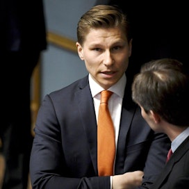 Oikeusministeri Antti Häkkänen on puolustanut hallituksen esitystä mielenosoituksista.