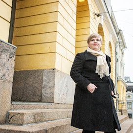 Annika Saarikko kantaa ylpeydellä perhepoliitikon leimaa.