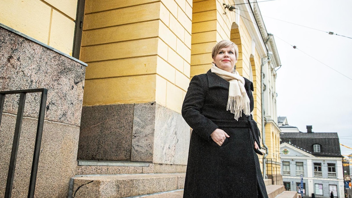 Annika Saarikko kantaa ylpeydellä perhepoliitikon leimaa.
