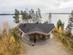 Mökissä on 12 kulmaa, ja ylhäältä päin se näyttää perhoselta.