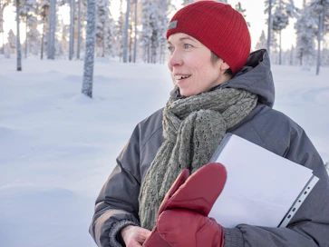 Annakaisa Heikkonen Ylä-Lapin metsänhoitoyhdistyksestä on hyvillään, että moni paliskunta ei pidä pienmetsänomistajien toimintaa haitallisena poronhoidolle.