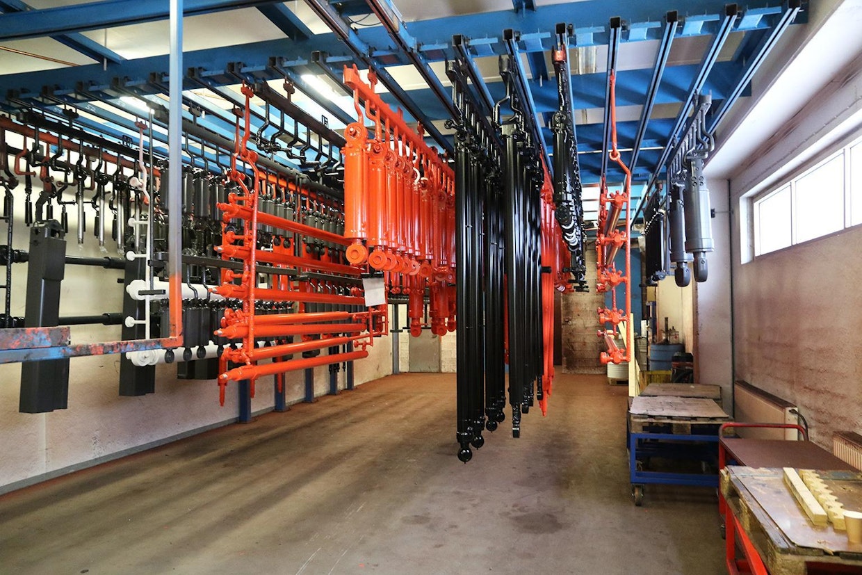Hydroline on merkittävä hydraulisylinterivalmistaja. Osa toimintaa ovat myös sylintereitten kunnostuspalvelut. Leo-järjestelmä tukee myös näitä toimialoja.
