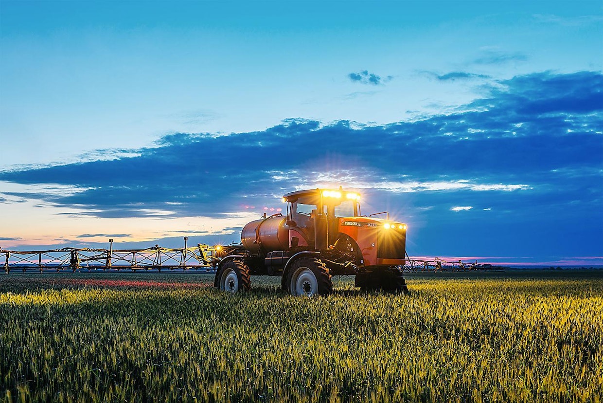 Rostselmash RSM Night Vision -systeemi on lähi-infrapunakameraan perustuvan laite, joka auttaa kuljettajaa havainnoimaan pimeässä jopa 250–1500 metrin etäisyydellä olevat esteet. Työkoneen normaalit ajovalot riittävät. Kamera asennetaan ohjaamoon sisälle, ja sen tuottama kuva voidaan heijastaa tuulilasiin.