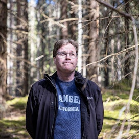 Matti Tulokas hakee markkinaoikeudelta ratkaisua, joka velvoittaisi Kilpailu- ja kuluttajaviraston tutkimaan metsäteollisuuden FSC-sitoumuksiin liittyvän kartelliepäilyn.