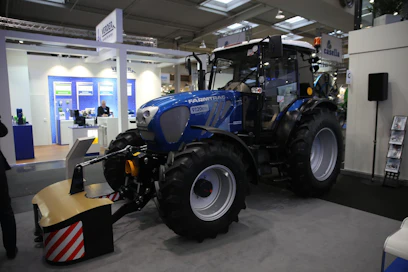 Farmtrac 9120 DT Europeline on nimensä mukaan Euroopan markkinoille suunnattu 83-kilowattinen perustraktori. Siihen kuuluu Perkinsin kone, 24+24-synkrovaihteisto ja 540/1 000-voimanotto omalla kytkimellä. Ei ihan kuuminta uutta, mutta yksinkertaista juhtaa tarvitsevalle kelpo vaihtoehto. (VV)