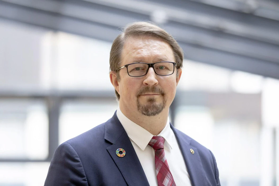 THL:n Mika Salmisen mukaan hengitysmaskien käyttösuosituksia mietitään jälleen aktiivisesti.