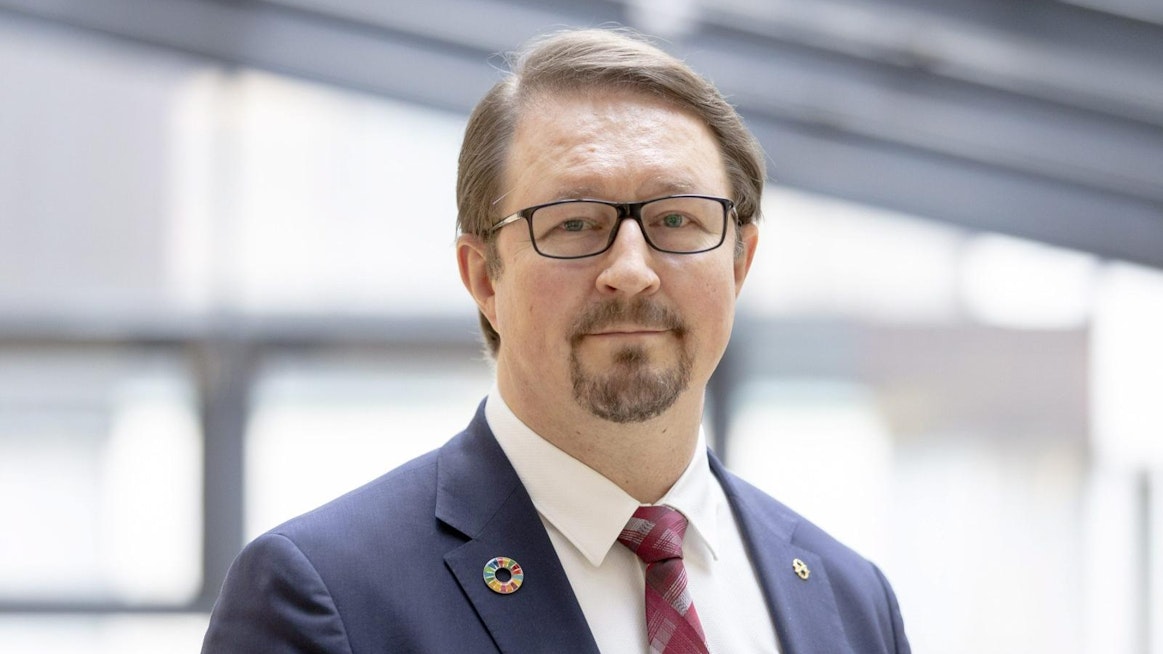 THL:n Mika Salmisen mukaan hengitysmaskien käyttösuosituksia mietitään jälleen aktiivisesti.