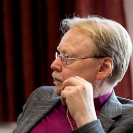 Entinen arkkipiispa Kari Mäkinen toimii Meidän metsämme -tapahtuman suojelijana. Tilaisuus järjestetään Helsingin tuomiokirkon kryptassa lauantaina.