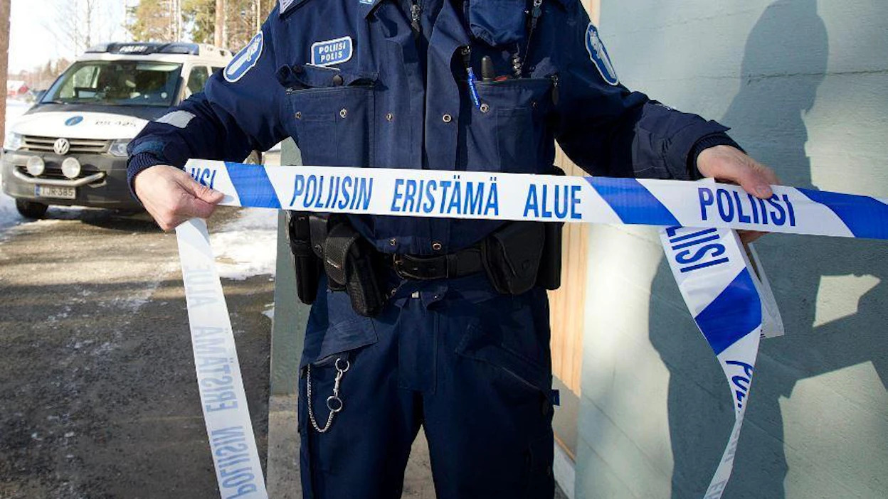 Jos jokin kunta tai kaupunki palkkaa henkilöitä seriffin tehtäviin, heillä ei siis ole mitään muita toimivaltuuksia kuin jokamiehen oikeudet, kuten esimerkiksi pakkokeinolaissa jokaiselle kansalaiselle säädetty yleinen kiinniotto-oikeus.