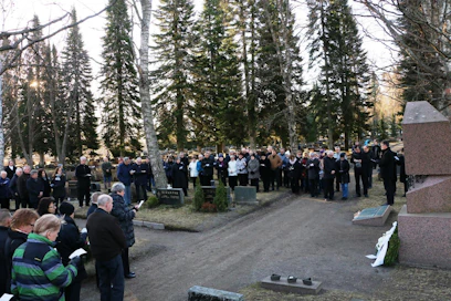 Lapuan patruunatehdas räjähti 40 vuotta sitten. Muistotilaisuus pidettiin hautausmaalla keskiviikkona kello 7.42.