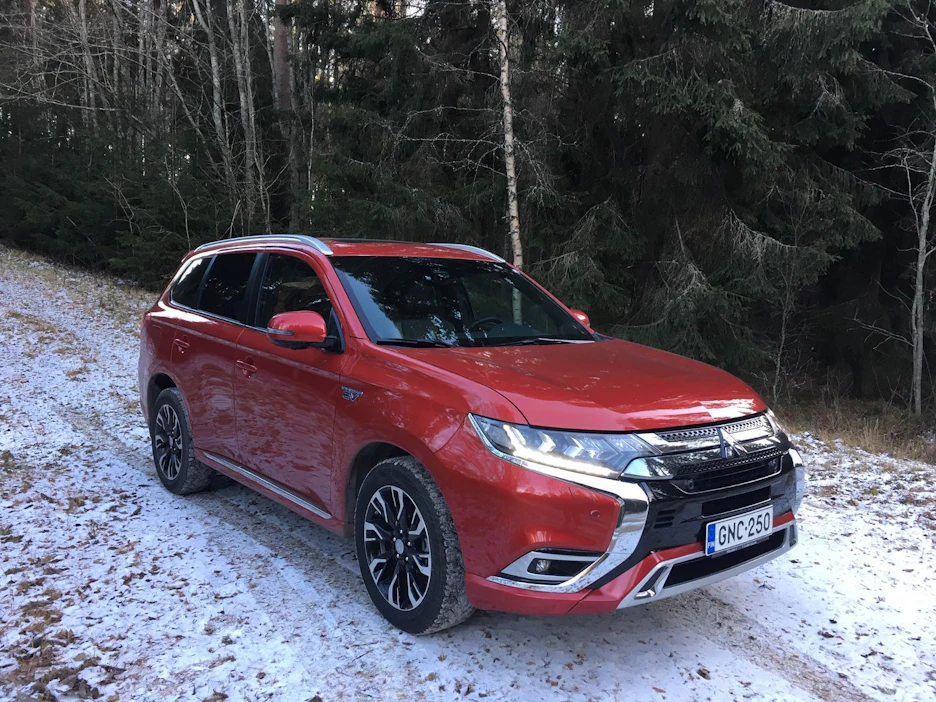 Hallitus korjaa syyskuussa päästölaskennan muutoksen takia tehtyä autoverouudistusta, joka kiristi etenkin keski- ja suuripäästöisten autojen verotusta.