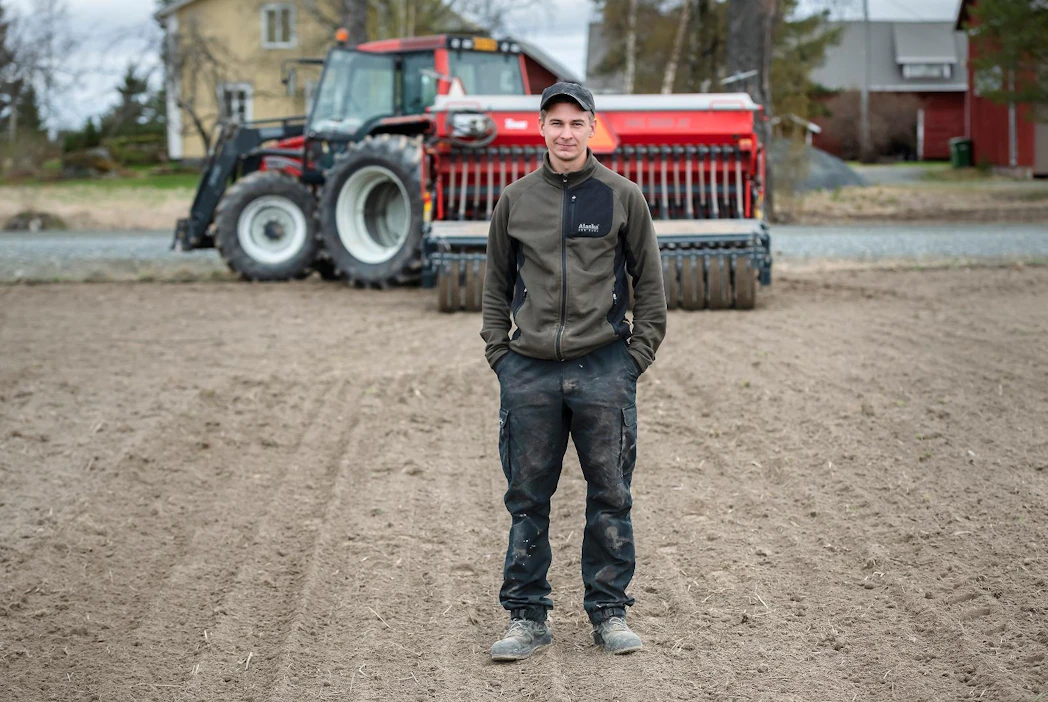 Laihialaisen Ville Ervingin kylvöurakasta oli torstaiaamuna tehty nelisenkymmentä hehtaaria, vuoroaan odotti noin sata.