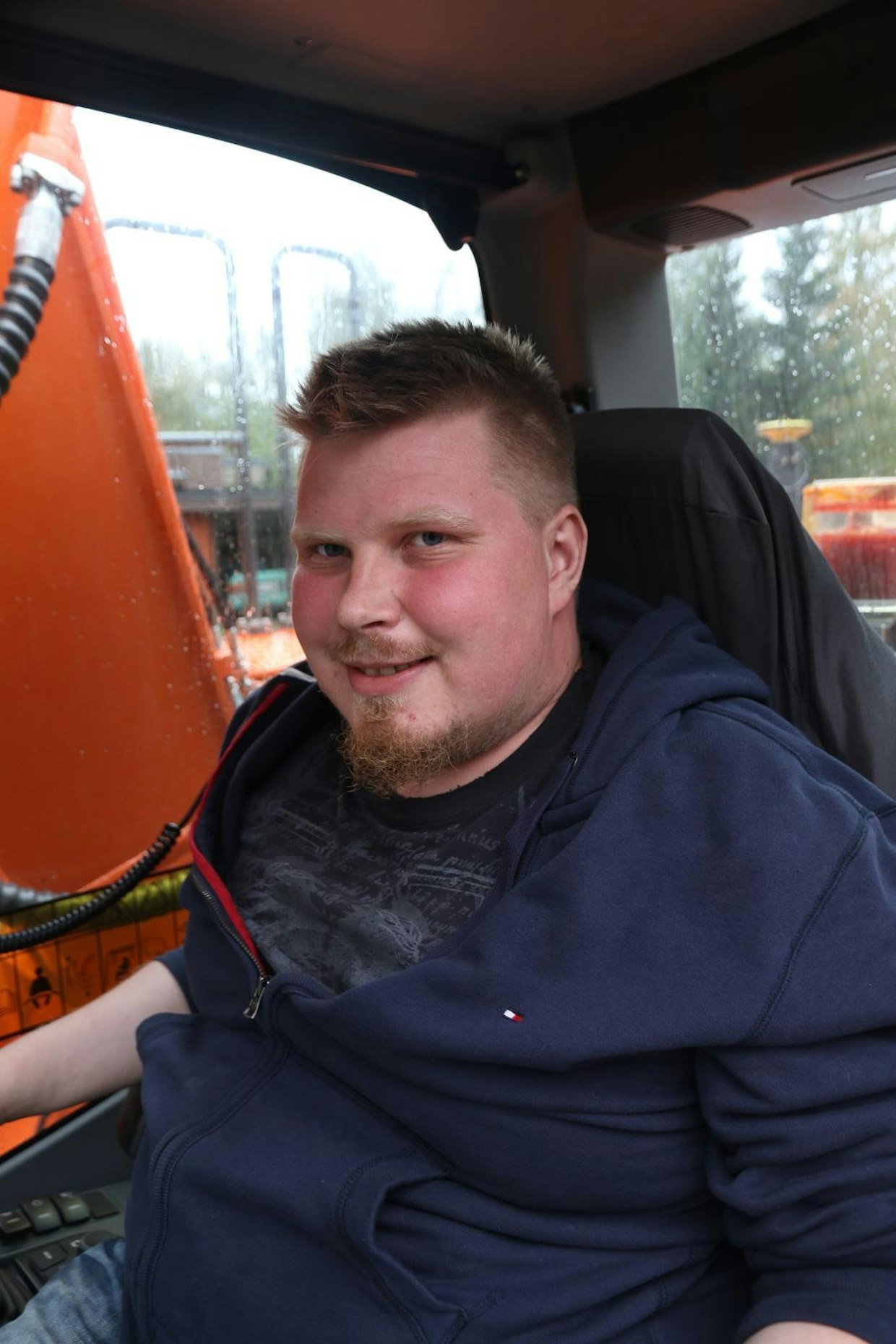 Samuli Säävälällä on kokemusta monen eri merkkisistä kaivuohjausjärjestelmistä.