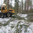 Ketteryyttä on paha tästä parantaa. U-käännös kalliolle johtavalle haamu-uralle onnistuu helposti. Kapeampirenkainen takapää seuraa hyvin etupään reittiä.