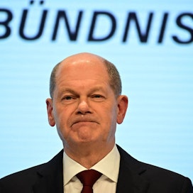 Saksan tulevan liittokanslerin Olaf Scholzin mukaan Saksassa äänestetään vielä tämän vuoden aikana koronrokotteiden pakollisuudesta.