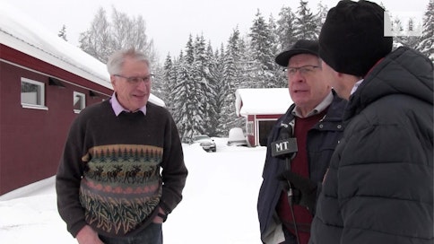 Eero (vas.) ja Jaakko Laitinen esittelevät videolla tallinsa hevoset. Myös ihmeruuna Vonkaus saa tarinaansa jatkoa MT Ravien haastattelussa.