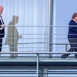Liittokansleri Merkel ja sisäministeri Seehofer tapasivat lauantaina Berliinissä.