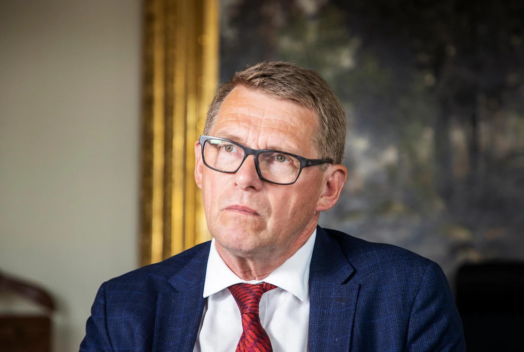 Matti Vanhanen sanoo Helsingin Sanomien uutisessa, että sote-uudistuksen valmistelua pitää tehdä kiirehtimättä maakuntaverotukseen siirtymistä.