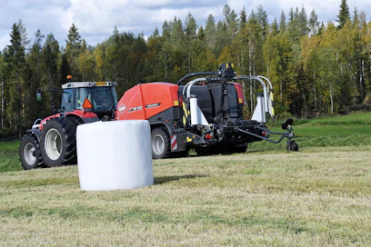 Kuusamolaisella Pellonpään tilalla Kuhnin paalaimella tehtyjä paaleja kertyi kesän aikana n. 1300 kpl.