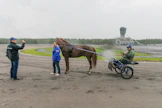 Nordic King -kisan markkinointia hoitava Pekka Kaidesoja kuvasi Woimaa ja Pekka Lillabackaa viime kesäkuussa ennen upouuden radan avajaisia. Woimaa piteli Emma Levula.