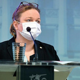 Krista Kiurun luottamusäänestys on tänään kello 14. Torstaista lähtien eduskunnassa pitää käyttää maskia myös puhuttaessa.