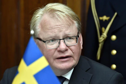 Ruotsin puolustusministeri Peter Hultqvist kuitenkin vakuuttaa, että puolustusyhteistyö jatkuu riippumatta siitä, mihin ratkaisuun Suomi hävittäjähankinnassaan päätyy. Kuva vuodelta 2018.