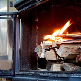 Suomessa on noin 380 000 sähkölämmitteistä pientaloa, joissa puulämmitystä käytetään talvikuukausina lähes päivittäin täydentävänä lämmönlähteenä.