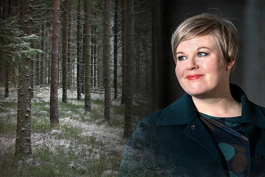 "Puulla voidaan korvata muovia, puurakentamisella voidaan korvata betonia. Hakkeella voidaan korvata kivihiiltä", keskustapomo Annika Saarikko luettelee.