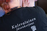 Suomessa on lähes 600 kalevalaista jäsenkorjaajaa. He kuuluvat Kansanlääkintäseuraan ja käyvät säännöllisesti täydennyskoulutuksissa.