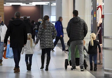 Uudistuksen peruminen tarkoittaa sitä, että isien nykyinen osuus vanhempainvapaasta ei pitene. LEHTIKUVA / ANTTI AIMO-KOIVISTO