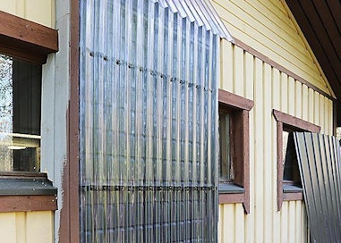 Aurinkokeräin rakennettiin tyhjistä alumiinitölkeistä.