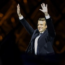 Voitonriemu vaihtuu pian rankkaan työhön. Ranskan presidentin Emmanuel Macronin puolueella ei ole yhtään edustajaa parlamentissa, mutta kesäkuussa hän tarvitsee 289 edustajan tuen saadakseen enemmistön.