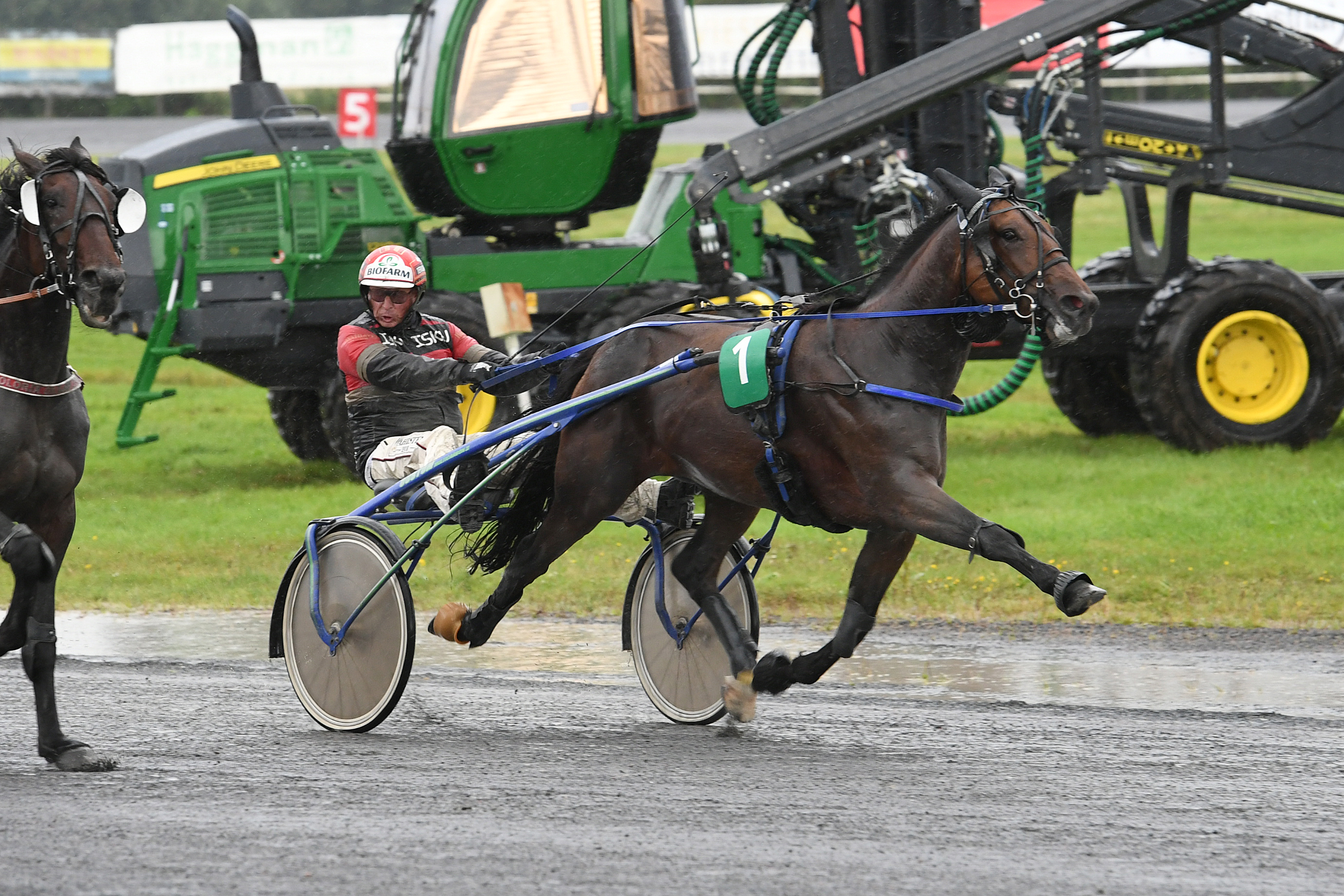 Lotteria Maracat tarvitsee valmentajansa mukaan sopivan selkäjuoksun. Arkistokuvassa rattailla on Tapio Perttunen, mutta lauantaina ohjissa on Antti Teivainen.