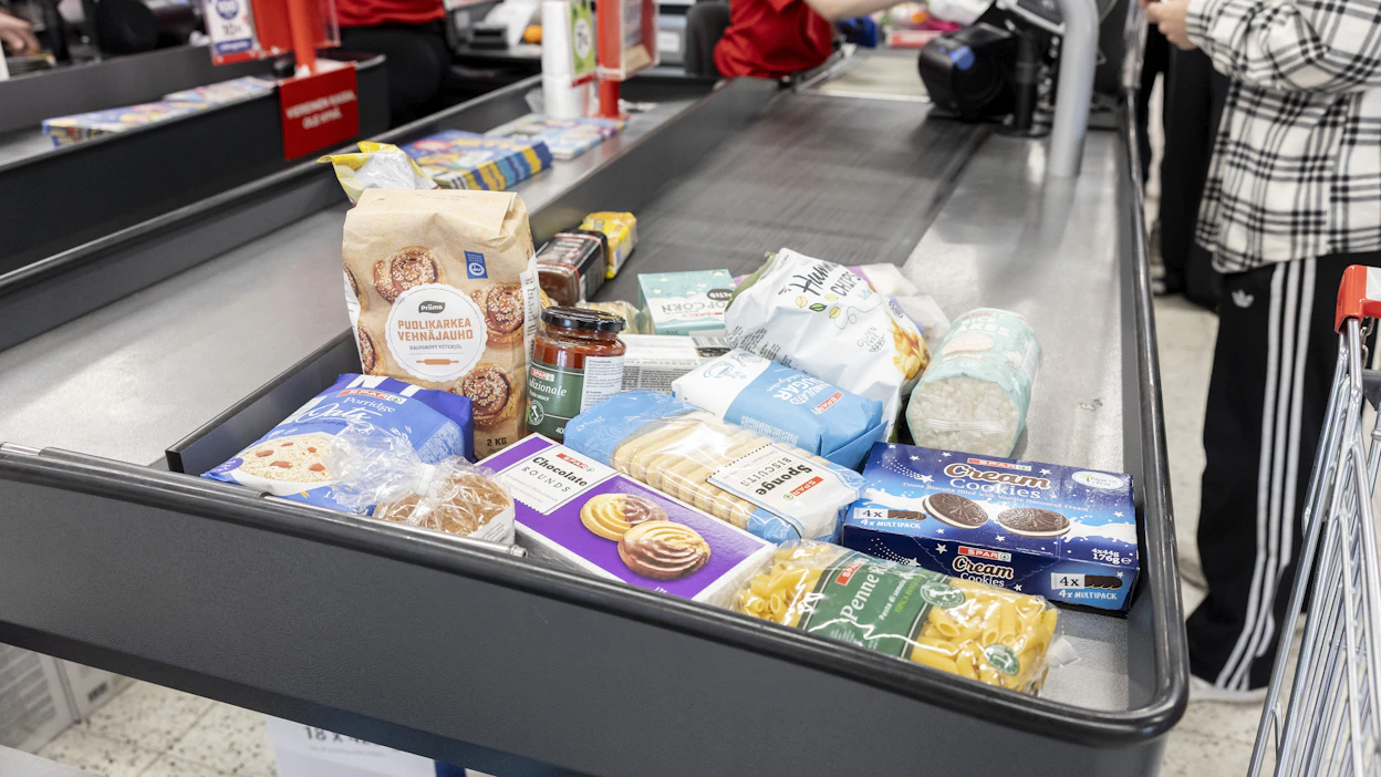 Tokmannin Eurosparin ruokakauppavalikoimasta merkittävä osa on kotimaisia tuotteita. Kuva Ylöjärven Tokmannin Eurosparista.