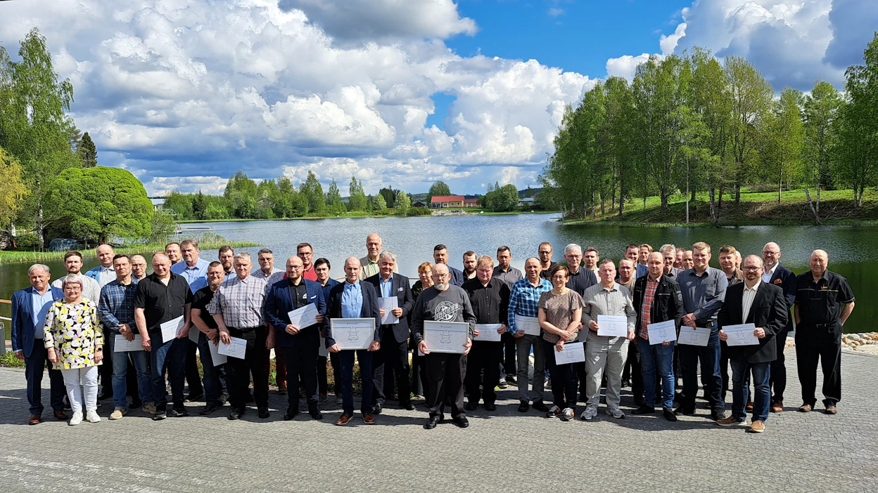 Säätiö palkitsi metsäalan osaajia Vieremällä tiistaina järjestetyssä palkitsemistilaisuudessa.