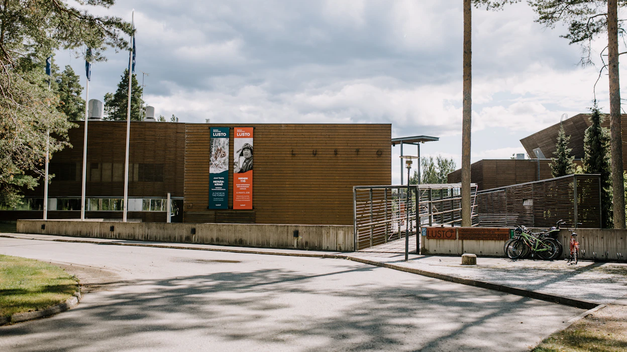 Metsämiesten Säätiö myönsi Metsämuseo Lusto peruskorjaukseen 150 000 euron apurahan. Yhteensä säätiö rahoittaa korjausta enintään 600 000 eurolla vuosina 2021–2024.