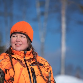 Marjo Niskanen on ollut kiinnostunut metsästyksestä jo lapsesta asti. Nyt hän on runsaan 1000 jäsenen riistanhoitoyhdistyksen puheenjohtaja. 
