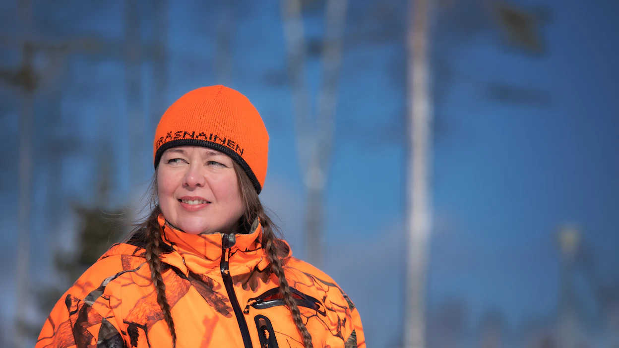 Marjo Niskanen on ollut kiinnostunut metsästyksestä jo lapsesta asti. Nyt hän on runsaan 1000 jäsenen riistanhoitoyhdistyksen puheenjohtaja.