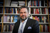Helsingin yliopiston poliittisen historian professori Juhana Aunesluoma arvioi, että EU kokeilee nyt erilaisia vaihtoehtoja puolustuksensa kehittämiseksi. ANTTI AIMO-KOIVISTO / LEHTIKUVA.