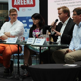 Keskusteluun osallistuivat SDP:n Antti Lindtman, vihreiden Outi Alanko-Kahiluoto, keskustan Antti Kaikkonen ja kokoomuksen Arto Satonen.