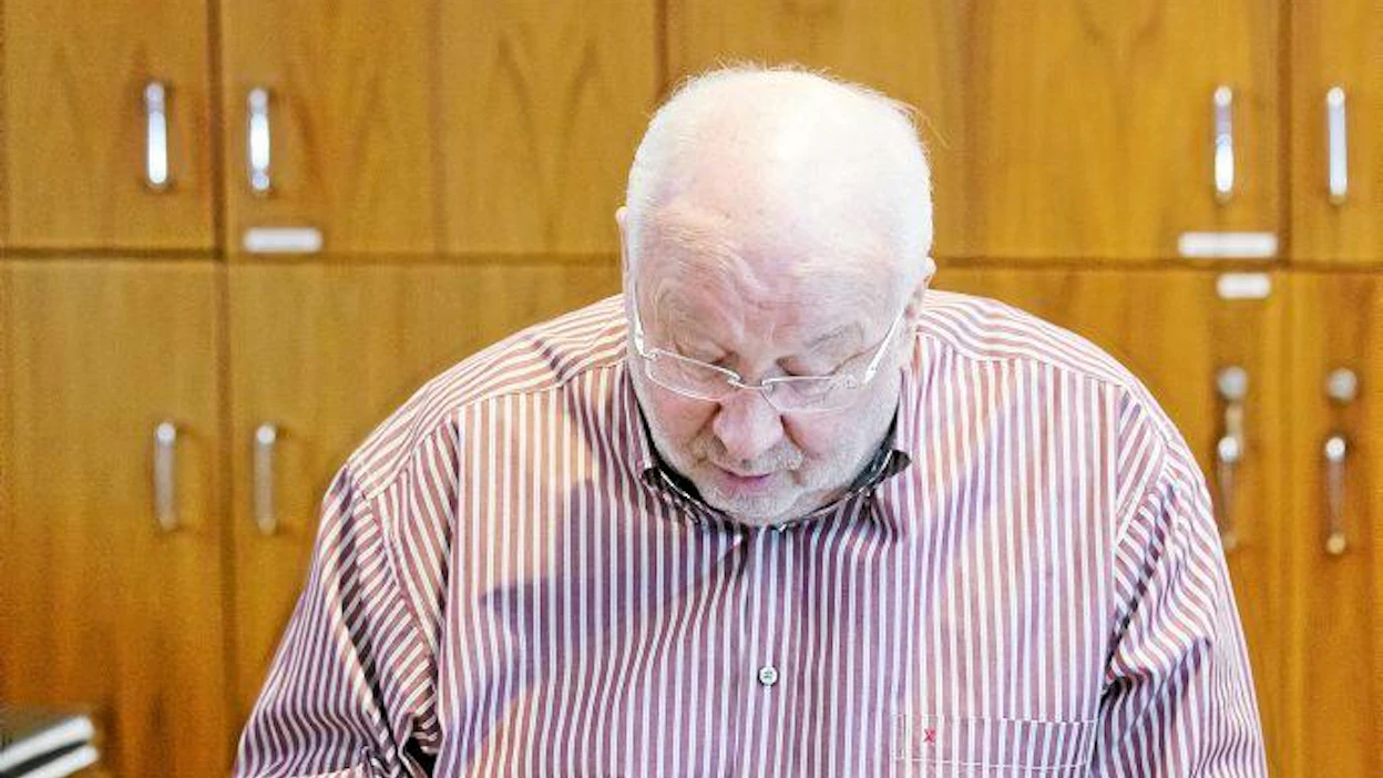 Yrjö Laakkonen sanoo laskupäänsä olleen nuorena parempi, mutta töitä hän tekee edelleen ja tarttuu toimistossaan Joensuun Noljakassa aina siihen työhön, missä eniten tarvitaan vetoapua.