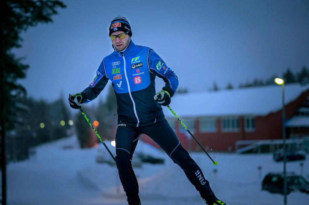 Mikäli edellisestä hiihtokerrasta on jo ehtinyt vierähtää aikaa, Jussi Piirainen suosittelee suuntaamaan ensiksi helppoihin hiihtomaastoihin, jotta into ei lopahda alkuunsa.