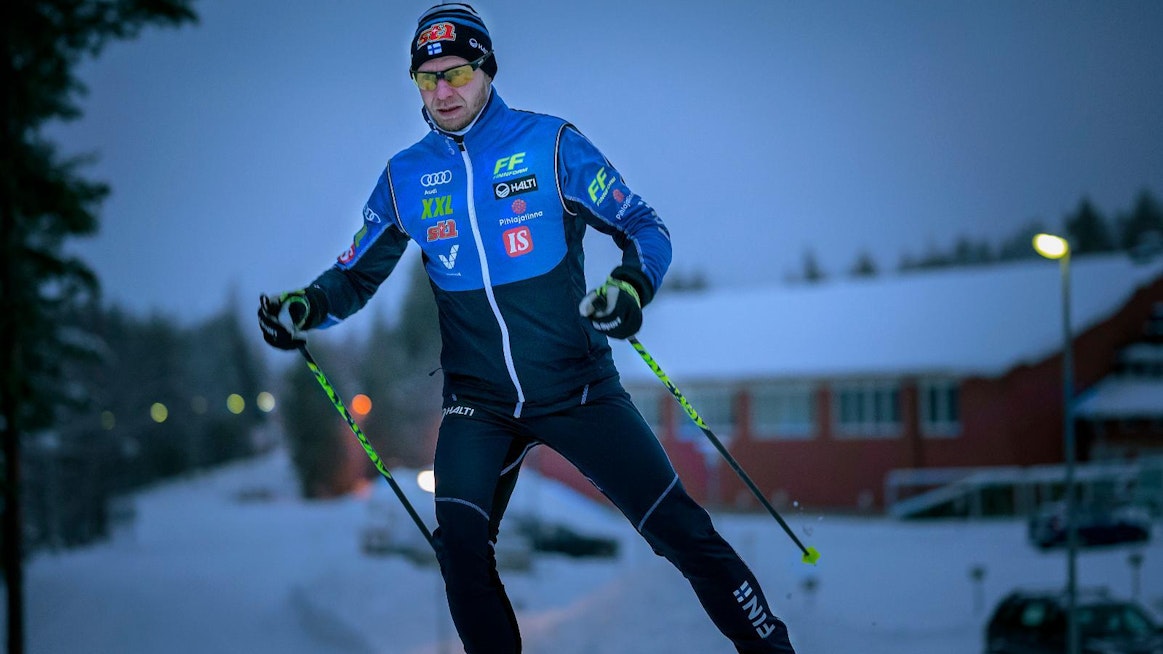 Mikäli edellisestä hiihtokerrasta on jo ehtinyt vierähtää aikaa, Jussi Piirainen suosittelee suuntaamaan ensiksi helppoihin hiihtomaastoihin, jotta into ei lopahda alkuunsa.